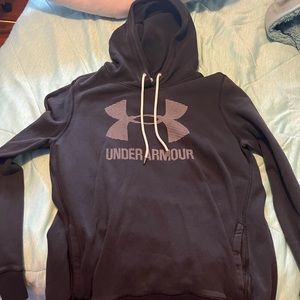 medium black under armour black sweatshirt